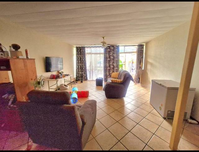 3 BEDROOM TOWNHOUSE FOR SALE IN SINOVILLE